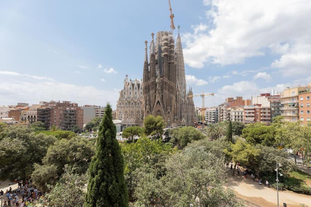 Housalia Sagrada Familia Views Barcelona Exterior foto